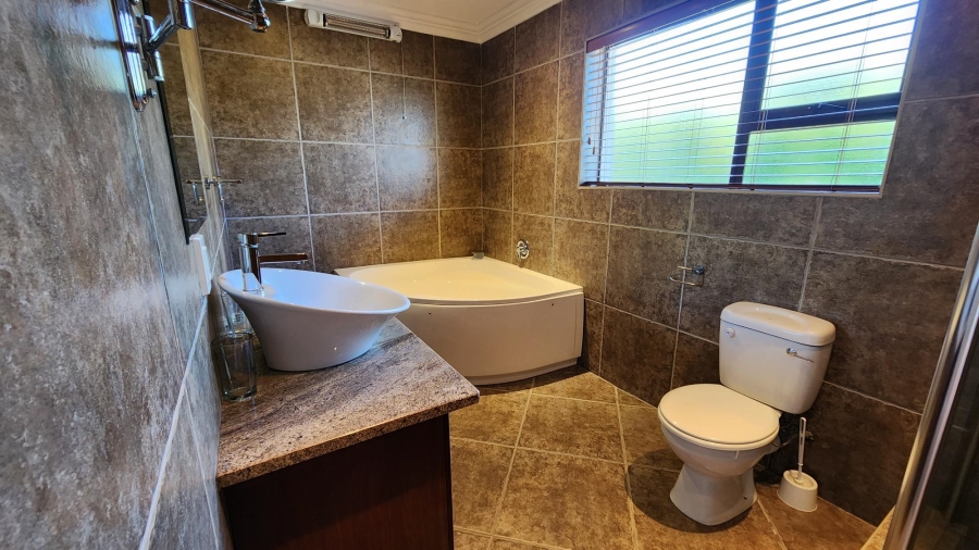 6 Bedroom Property for Sale in Bergsig Western Cape